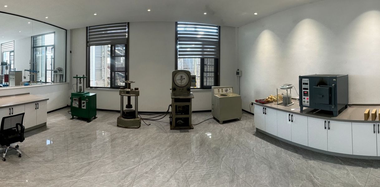 Henan Hongtai Kiln Refractory Co.,Ltd. linea di produzione del fabbricante