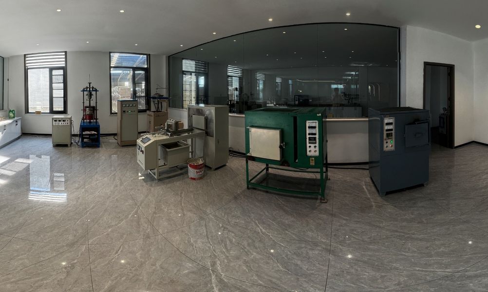 Henan Hongtai Kiln Refractory Co.,Ltd. linea di produzione del fabbricante