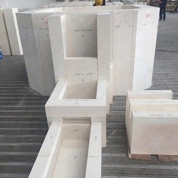 Blocco AZS per la fusione di vetri refrattari con refrattarietà 1770°-2000° e tenore di CaO 0,3-1%