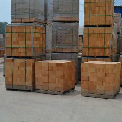 Materie refrattarie in argilla resistente al fuoco ad alte temperature per la produzione di bauxite da parte dell'alumina