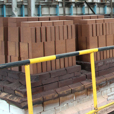 Convertitore di forno a tunnel ad alta temperatura mattoni di magnesia di carbonio con contenuto di Al2O3 % 3-7