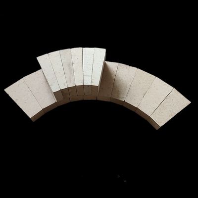 20-80Mpa Resistenza alla frantumazione a freddo Alta placca di rivestimento in ceramica di allumina per allumina abrasiva