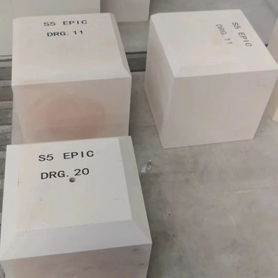Refrattore del forno di vetro 2000° mattoni a bolla con materiale corondino zirconico fuso