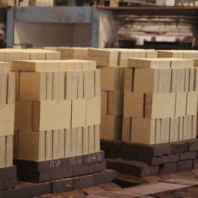 Magnesia Alumina Spinel Bricks Refractory For Cement Fornace Rotante 13-16% Porosità apparente Competitiva